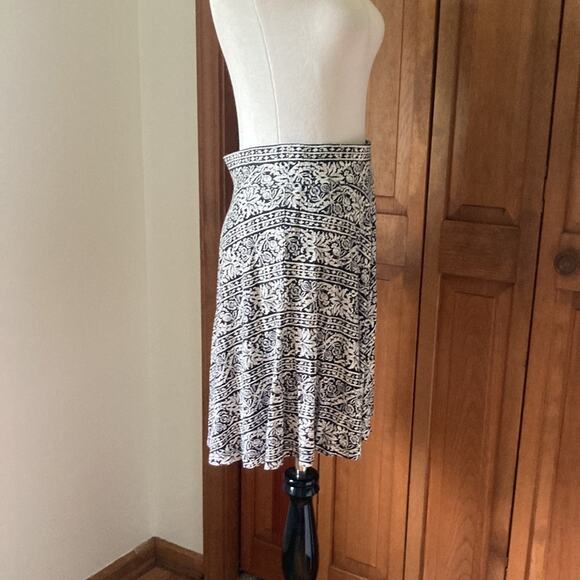 LOFT Black & White Pull On Stretch Skirt, Size XXS - Picture 2 of 7